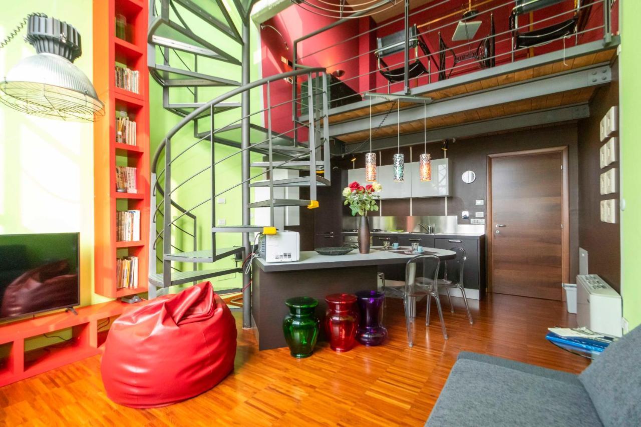 Dora Riverside Modern Apartment With Private Parking トリノ エクステリア 写真