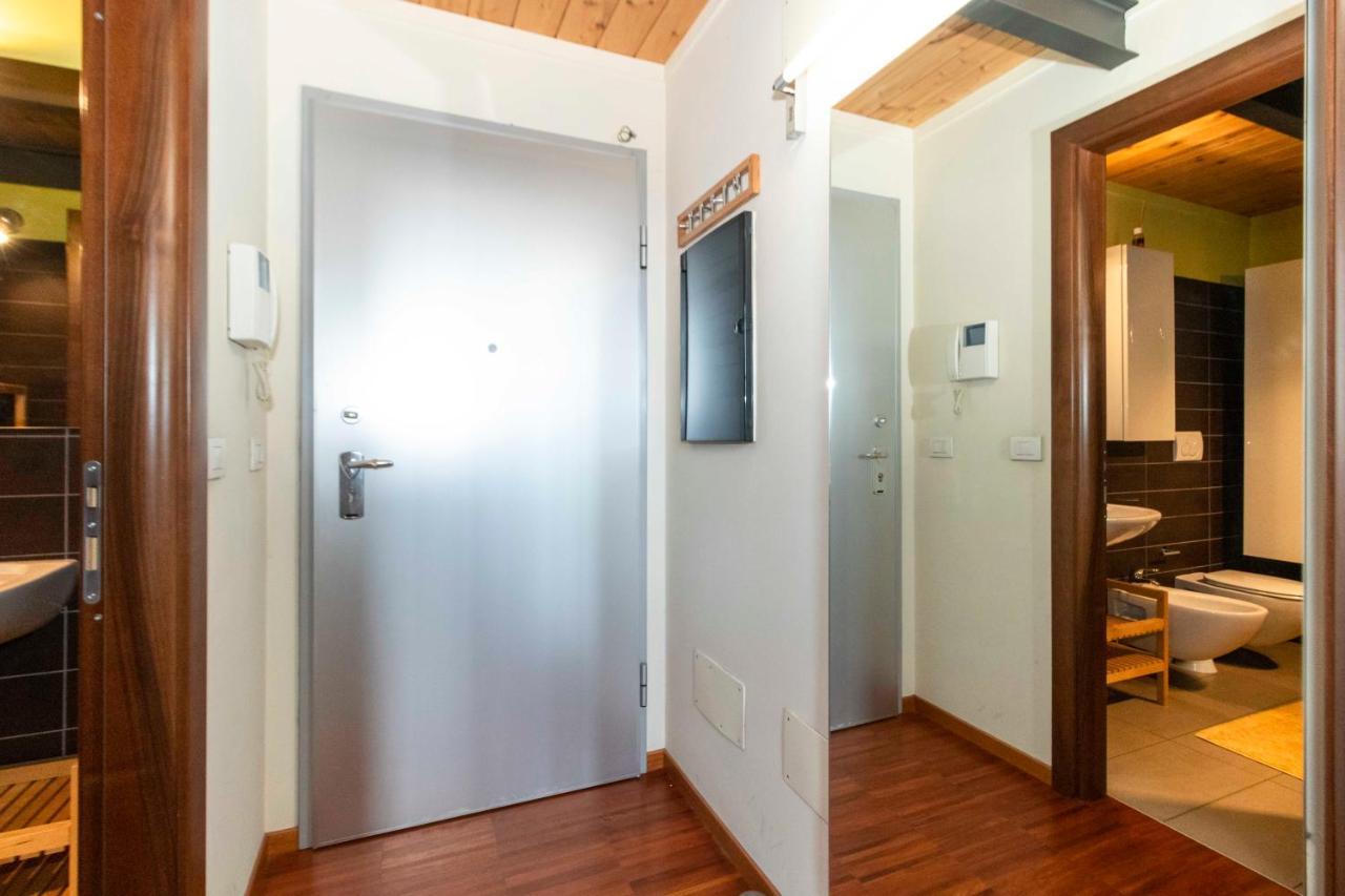 Dora Riverside Modern Apartment With Private Parking トリノ エクステリア 写真